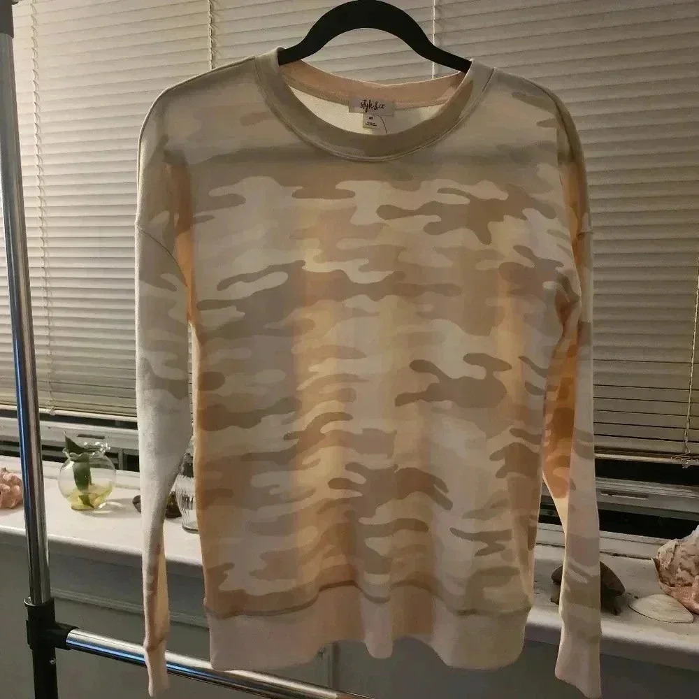 Style & Co Camo sweatshirt‎